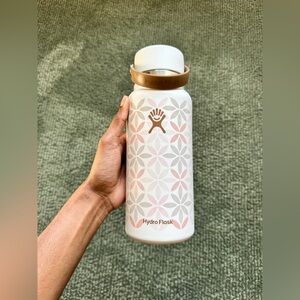 Hydro Flask 32 oz Wide Mouth Bottle // Jicama Floral (Whole Foods Exclusive)